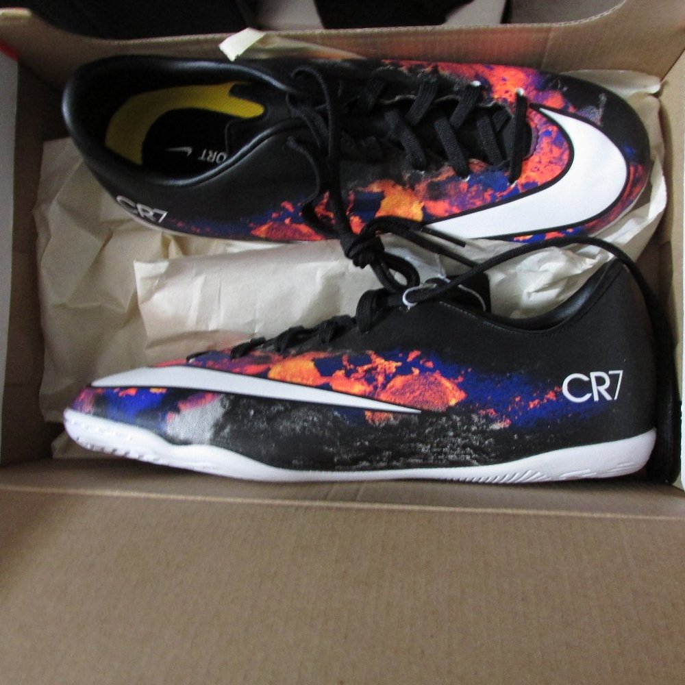 Nike JR Mercurial Victory V CR7 IC size 5.5Y 684851-018 Indoor